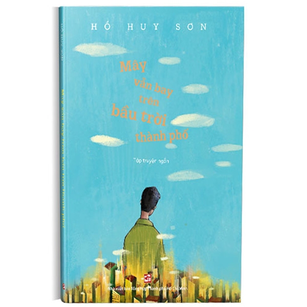 mây vẫn bay trên bầu trời thành phố